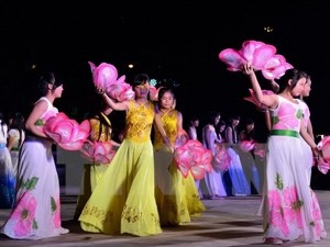 Performers at a carnival within the Culture and Tourism Week (Photo: VNA) Performers at a carnival within the Culture and Tourism Week (Photo: VNA)